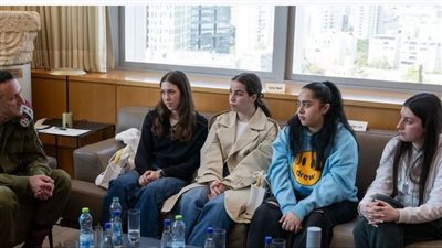 في لقاء مع رئيس الأركان، 4 جنديات محررات ينتقدن جيش الاحتلال بشدة، ماذا قلن؟ 