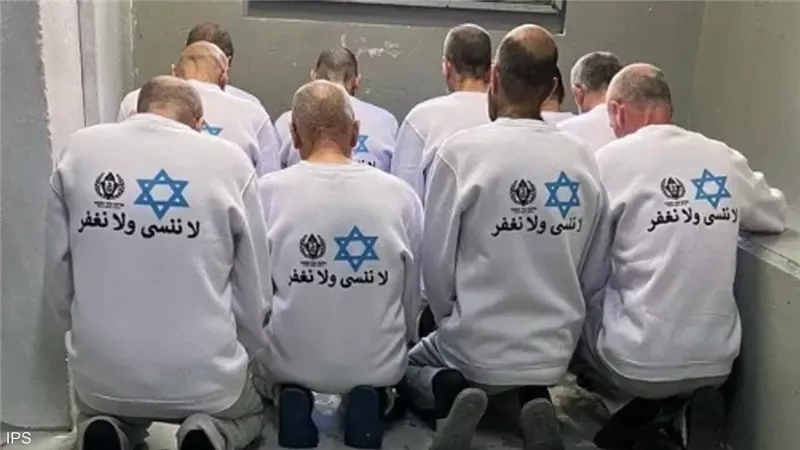 قمصان الأسرى المفرج