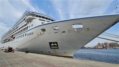 شحوط باخرة سياحية في النيل بالمنيا 