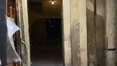 تفاصيل صادمة في قضية سفاح الإسكندرية.. العثور على 3 جثث من ضحايا المتهم.. الجاني أسس مكتبًا لحقوق الإنسان.. يحمل 6 هواتف للاستماع المستمر للقرآن.. وجهود مكثفة لفك لغز اختفاء زوجته العراقية 