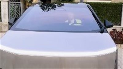 محمد رمضان يستعرض أحدث سياراته الكهربائية