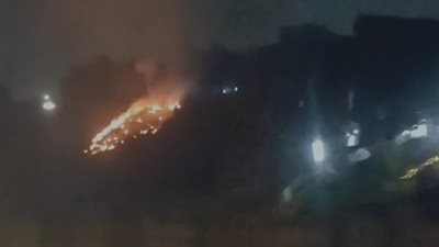 إخماد حريق نشب بأرض فضاء أعلى طريق مصانع النحاس بالقاهرة