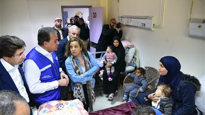 وزير الصحة يرافق وفود دولية لتفقد تقديم الخدمات الطبية للمصابين الفلسطينيين بمستشفى العريش
