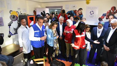 وزير الصحة والتضامن يستقبلان مصابي غزة بمعبر رفح.. إدخال 200 طن مساعدات إغاثية وأدوية ومستلزمات طبية.. جهود مضنية لـ 1500 متطوع بالهلال الأحمر المصري