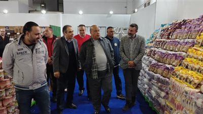 رئيس غرفة القاهرة يتفقد معرض 