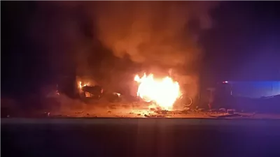 مصرع اثنين في حريق تريلا بالطريق الصحراوي (صور)