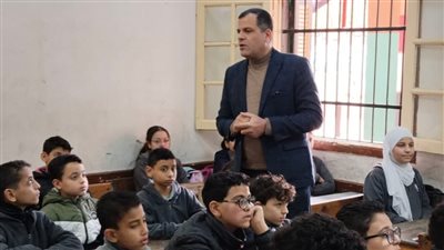 وكيل تعليم دمياط يتفقد المدارس ويشيد بمستوى الطلاب