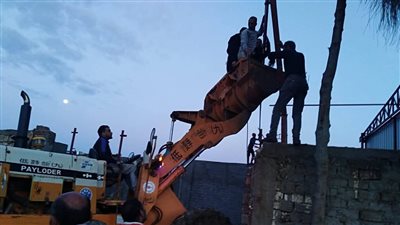 إزالة فورية في المهد لمبنى على أرض زراعية بالدقهلية (صور)