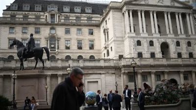 البنوك متعثرة عن سداد الديون والذهب غير متوافر، جنرال سابق يتوقع انهيار بريطانيا وأمريكا