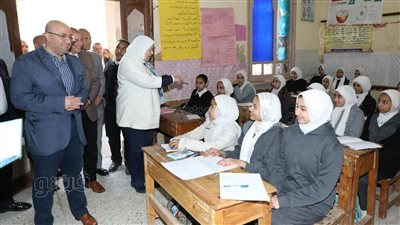 محافظ بني سويف يتفقد مدرسة علية رشدي الإعدادية لمتابعته انتظام الدراسة