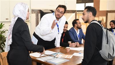  انطلاق ملتقى التوظيف وخريجي كلية العلوم بجامعة عين شمس