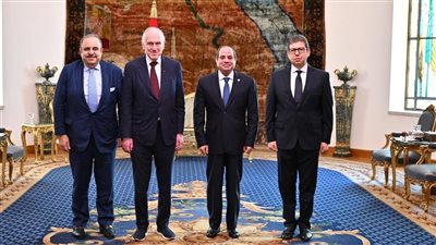  السيسي لرئيس الكونجرس اليهودي العالمي: مصر تعد خطة متكاملة لإعادة إعمارغزة.. ضرورة تحلي جميع الأطراف بالمسؤولية لضمان المحافظة على وقف إطلاق النار.. استمرار الصراع سيضر بكافة الأطراف