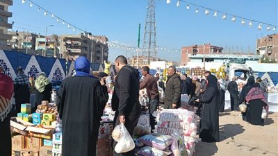 إقامة سوق اليوم الواحد بالصيادين لبيع السلع بأسعار مخفضة بالشرقية 