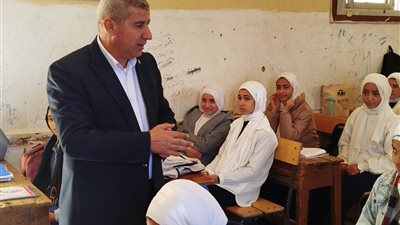 وكيل تعليم الشرقية في جولة مفاجئة لمدارس فاقوس 