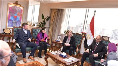 وزير العمل يلتقي وفدًا من الغرفة الألمانية العربية للصناعة والتجارة بالقاهرة