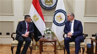 وزير البترول يبحث مع رئيس بيكر هيوز خطط الشركة المستقبلية لتطوير الإنتاج بالحقول المتقادمة 