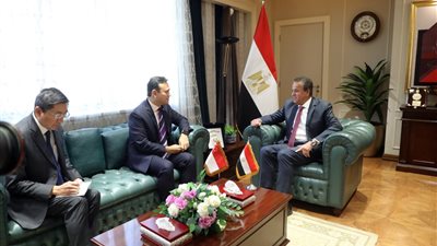 وزير الصحة يبحث مع مسئول بسنغافورة دعم الجهود الإغاثية للأشقاء الفلسطينيين