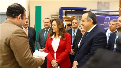 التنمية المحلية تتفقد أجنحة الشركات والمؤسسات والجهات المشاركة بالمعرض التكنولوجي بالدورة التدريبية للكوادر الأفريقية