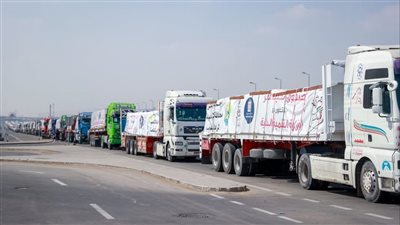 للمرة الأولى منذ أسابيع، جيش الاحتلال يزعم إدخال وقود وغذاء إلى غزة