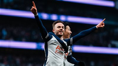 الدوري الإنجليزي، مانشستر يونايتد يتأخر بهدف أمام توتنهام في الشوط الأول