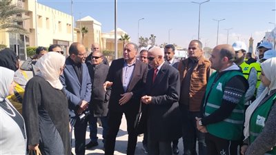 محافظ شمال سيناء يشهد اصطفاف شاحنات المساعدات لغزة 