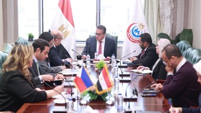 وزير الصحة يبحث إمكانية تصدير الدواء المصري إلى الفلبين