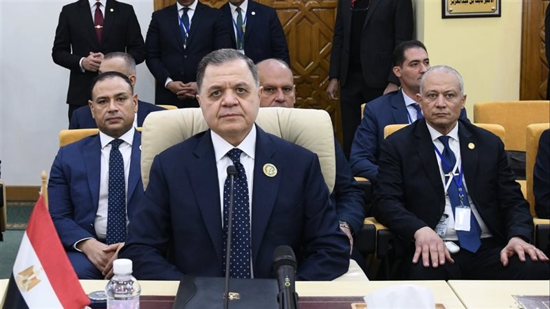  وزير الداخلية خلال