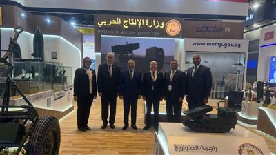 وزير الإنتاج الحربى يتفقد الجناحين الإماراتي والسعودي بمعرض 