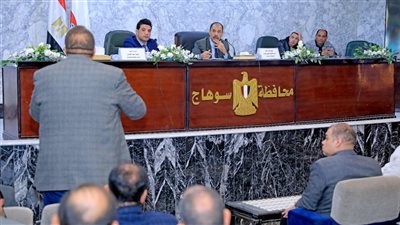 محافظ سوهاج يناقش الموقف التنفيذي لمشروعات 