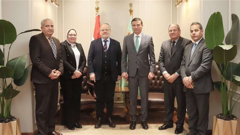 وزير الزراعة ومدير