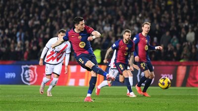 هانز فليك يعلن قائمة برشلونة لمواجهة لاس بالماس في الدوري الإسباني 