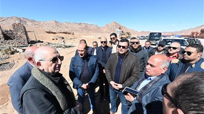 وزير الإسكان يتفقد محطة محولات الكهرباء وطريق كمين النبي صالح بسانت كاترين