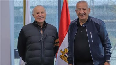 جلسة بين أبو ريدة ورئيس النادي المصري 