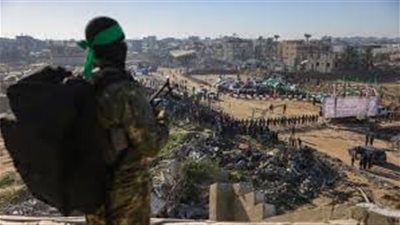 قيادي بحماس: وافقنا على إطلاق سراح 10 أسرى إسرائيليين كخطوة أولى لتدفق المساعدات