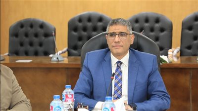 محافظ الجيزة يوجه بتحسين خدمات مراكز التكنولوجية وتيسير إجراءات التصالح