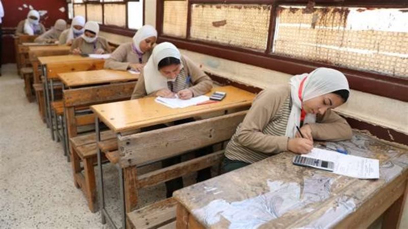 طلاب الدبلومات الفنية،