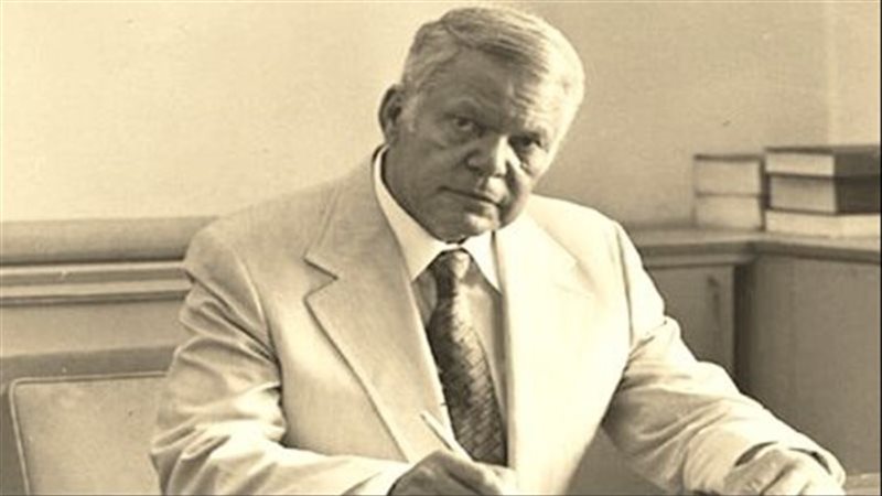 الكاتب الاديب يوسف