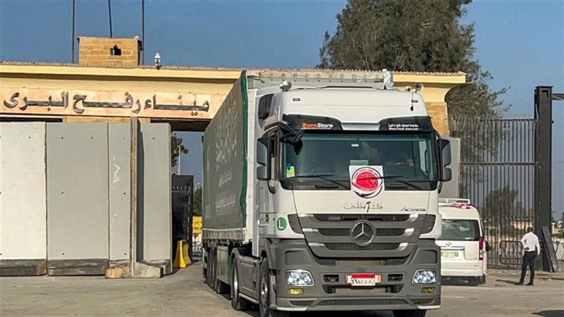 دخول الشاحنات والمعدات