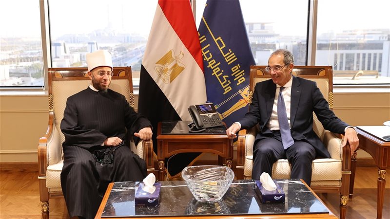 وزيرا الاتصالات والأوقاف،