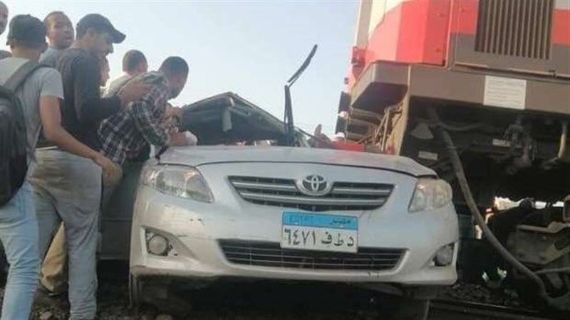 صادم  قطار بسيارة