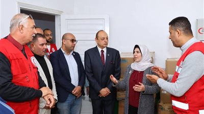 نائب محافظ دمياط تتابع جهود تجهيز المساعدات الإنسانية لدعم الفلسطينيين بقطاع غزة