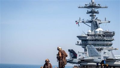 الجيش الأمريكي يعلن إنقاذ بحارة من سفينة إيرانية غارقة في الخليج (صورة)