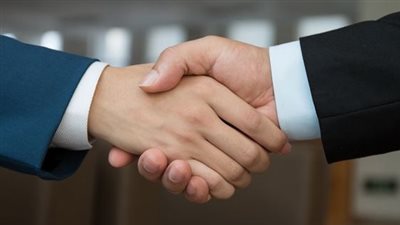 تفسير رؤية الصلح في المنام وعلاقتها بزيادة الرزق وتحقيق النجاح