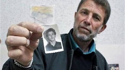 إعلام فلسطيني: الإفراج عن أقدم أسير داخل سجون الاحتلال السبت القادم