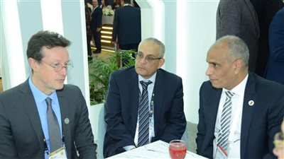 تعزيز التعاون بين “القابضة للبتروكيماويات” وأكسنس الفرنسية في مشروعات البتروكيماويات