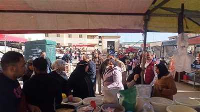 رئيسة حى غرب الإسكندرية تشهد اليوم الثاني لسوق اليوم الواحد 