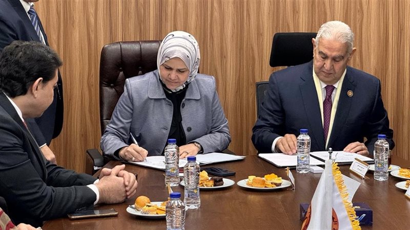 جانب من توقيع بروتوكول