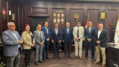 محافظ الأقصر يشيد بدور المبادرات الرئاسية الصحية في الكشف المبكر عن الأمراض