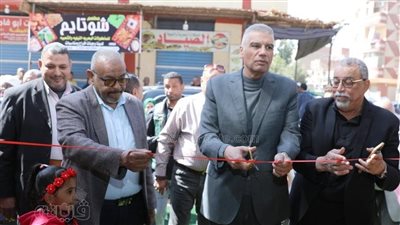 محافظ أسوان يفتتح معرض 