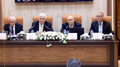 قرارات هامة للطلاب العائدين من الخارج (إنفوجراف)